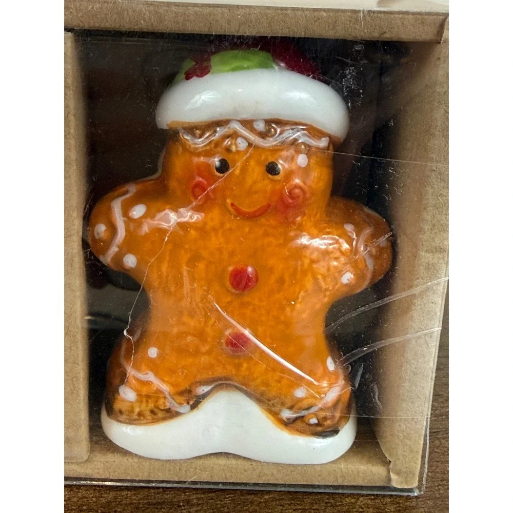 NEW Amici Home Gingerbread Men Holiday Ceramic Salt and‎ Pepper Shakers